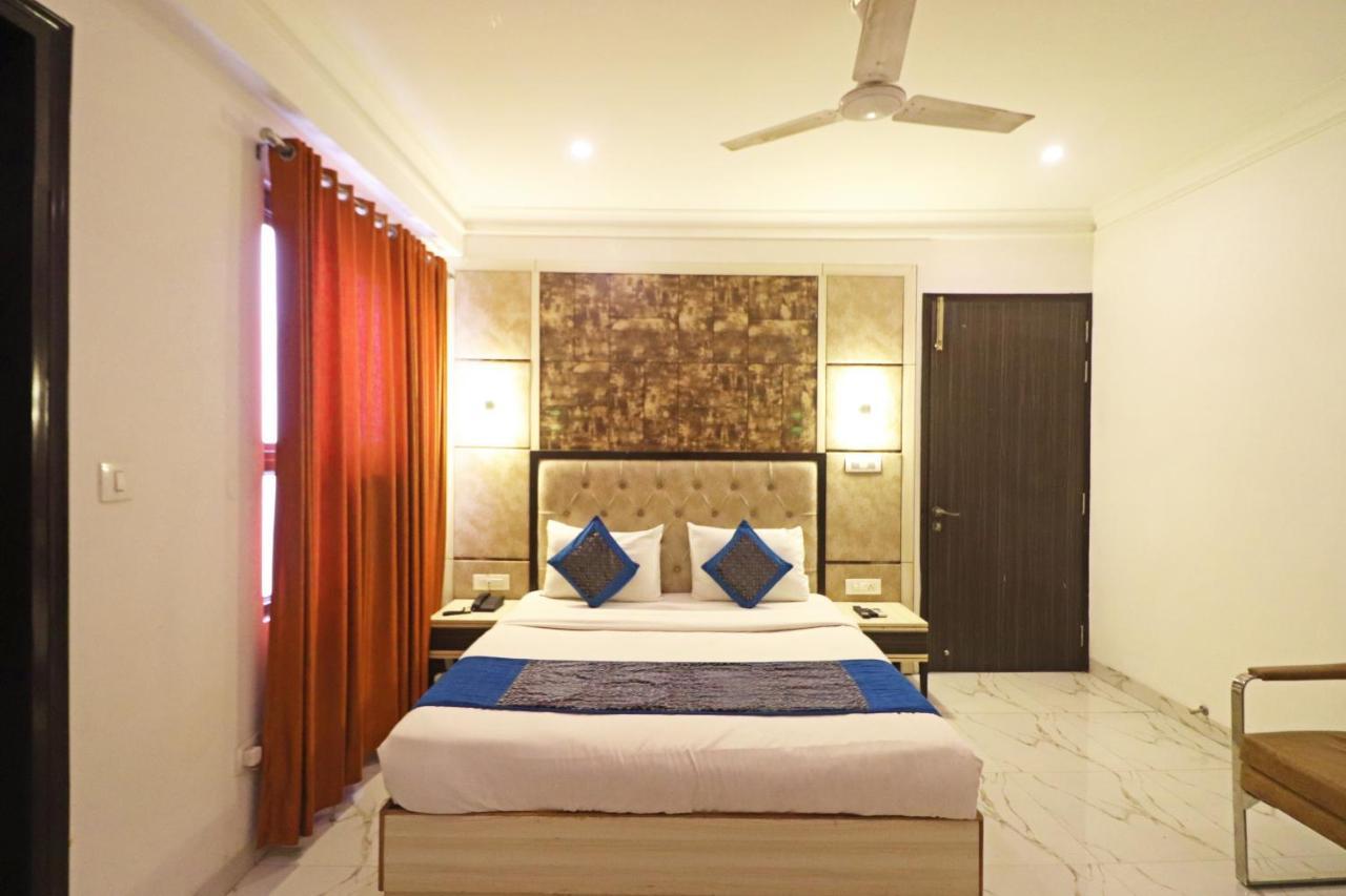 Hotel Almora Near Delhi Airport New Delhi Exteriör bild
