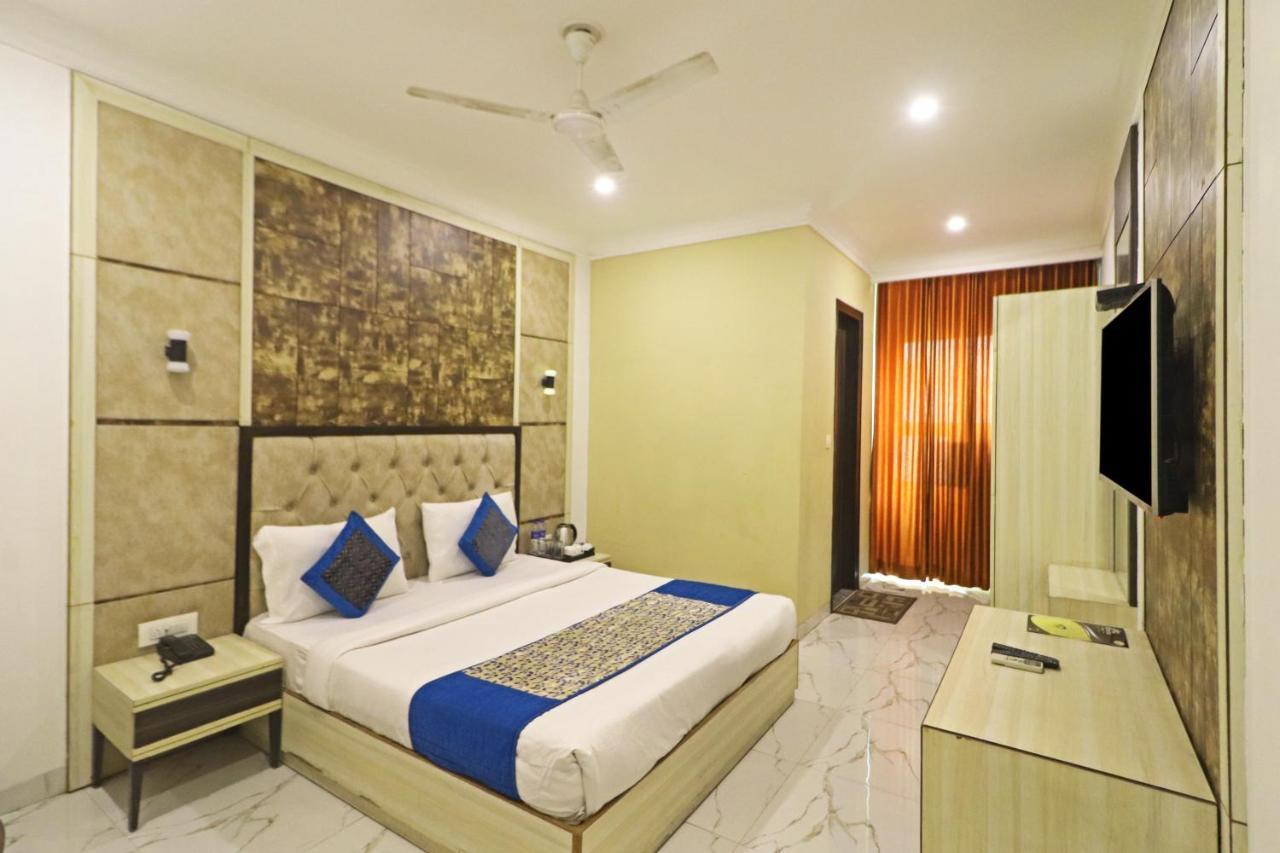 Hotel Almora Near Delhi Airport New Delhi Exteriör bild