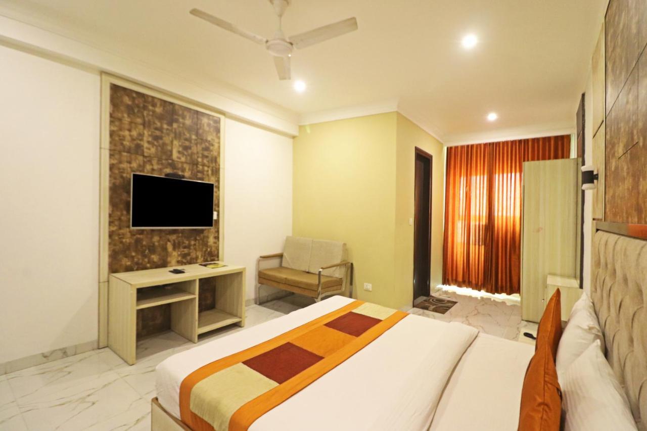 Hotel Almora Near Delhi Airport New Delhi Exteriör bild