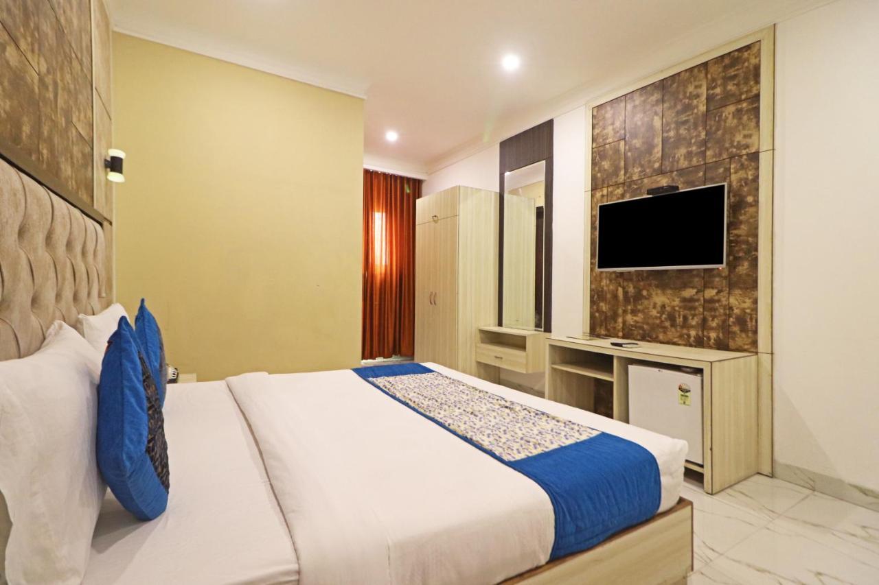 Hotel Almora Near Delhi Airport New Delhi Exteriör bild