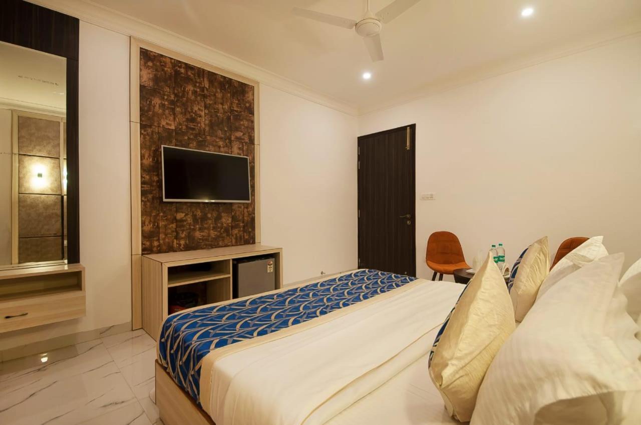 Hotel Almora Near Delhi Airport New Delhi Exteriör bild