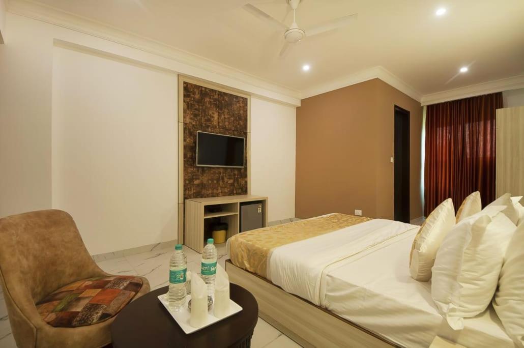 Hotel Almora Near Delhi Airport New Delhi Exteriör bild