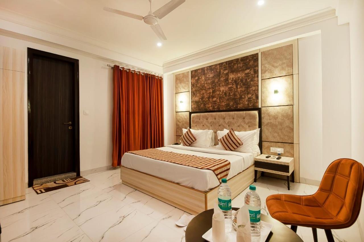 Hotel Almora Near Delhi Airport New Delhi Exteriör bild