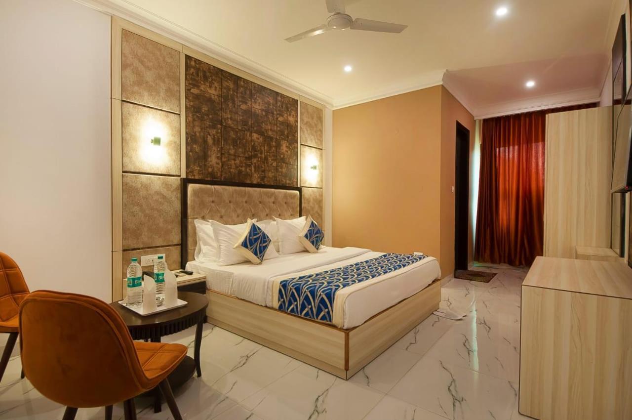 Hotel Almora Near Delhi Airport New Delhi Exteriör bild