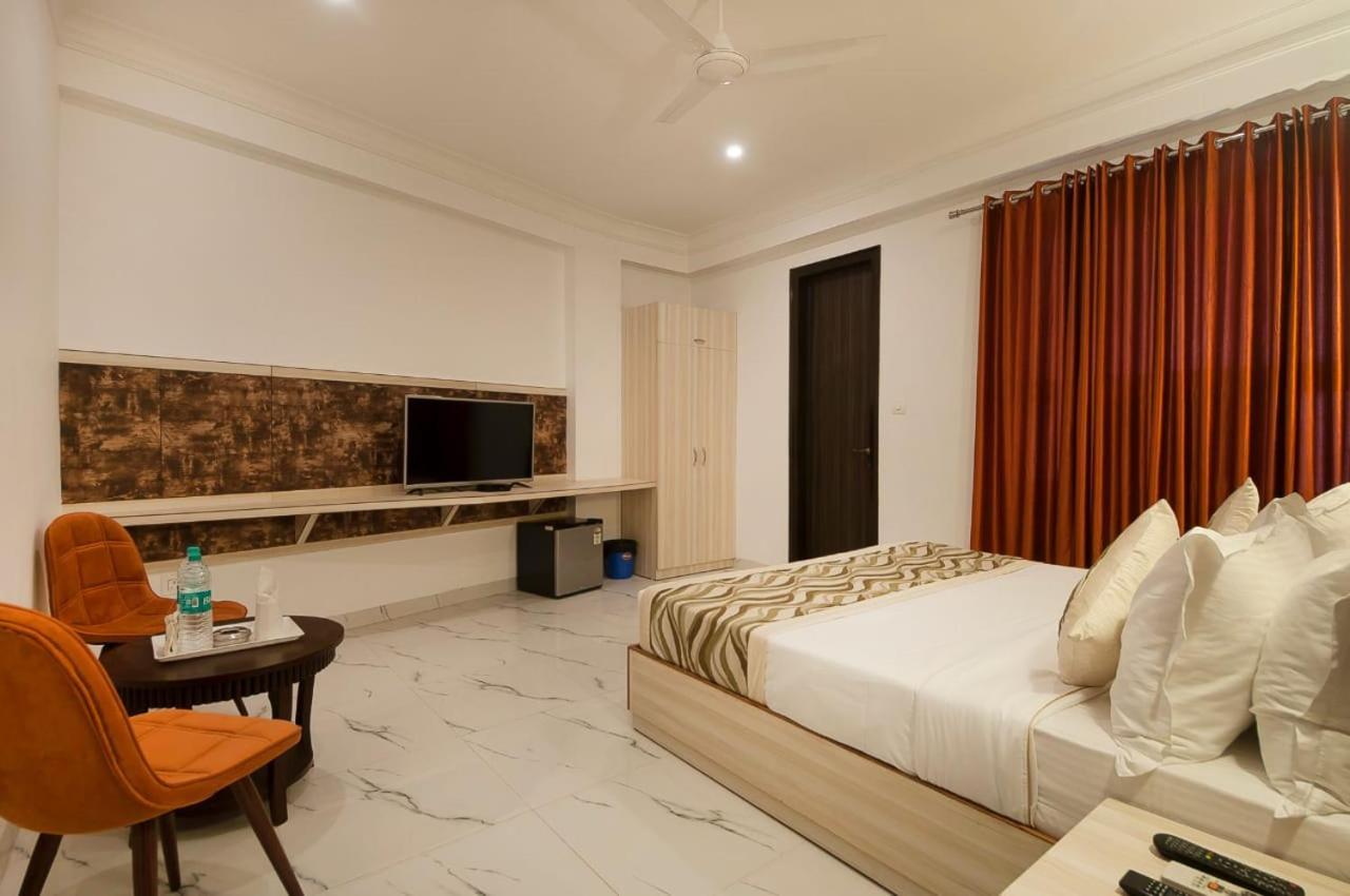 Hotel Almora Near Delhi Airport New Delhi Exteriör bild