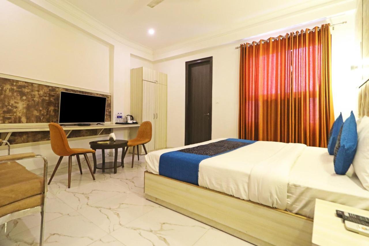 Hotel Almora Near Delhi Airport New Delhi Exteriör bild