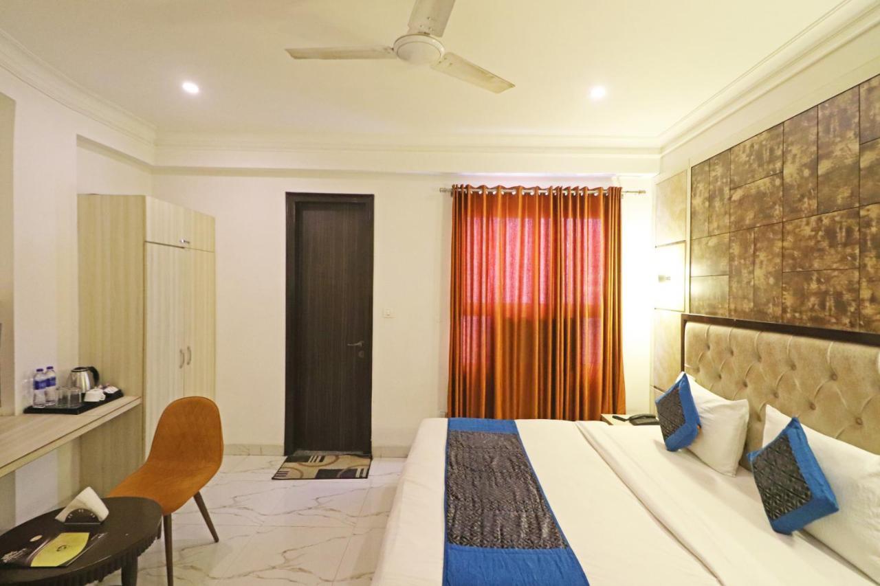 Hotel Almora Near Delhi Airport New Delhi Exteriör bild