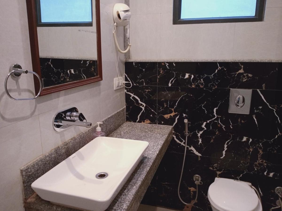 Hotel Almora Near Delhi Airport New Delhi Exteriör bild